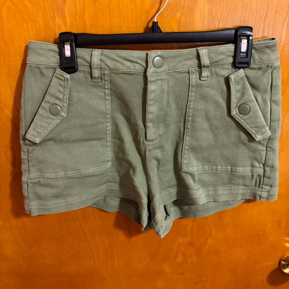 Venus‎ Green Snap Button Shorts Size 8 - Picture 2 of 14